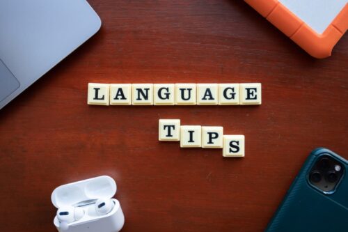 Siết chặt kiểm tra ngôn ngữ tại châu Âu: Chính sách hội nhập hay chiêu bài chính trị?
