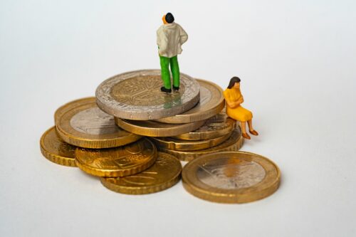 So sánh mức lương tối thiểu để xin giấy phép lao động tại các quốc gia châu Âu